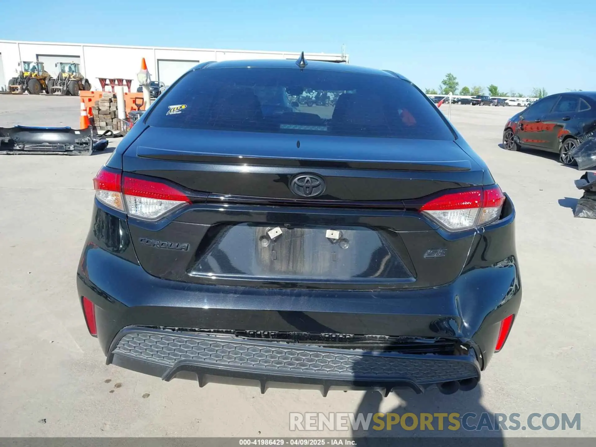 17 Photograph of a damaged car 5YFS4MCEXNP127699 TOYOTA COROLLA 2022