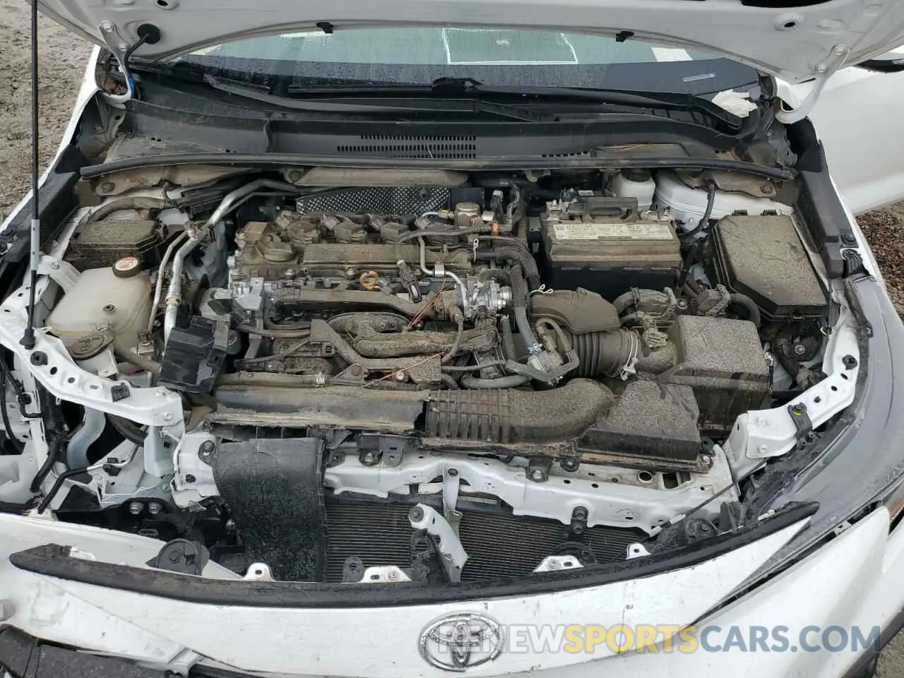 11 Photograph of a damaged car 5YFT4MCE0NP132284 TOYOTA COROLLA 2022