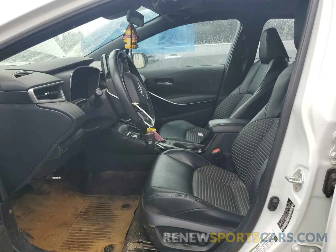 7 Photograph of a damaged car 5YFT4MCE0NP132284 TOYOTA COROLLA 2022