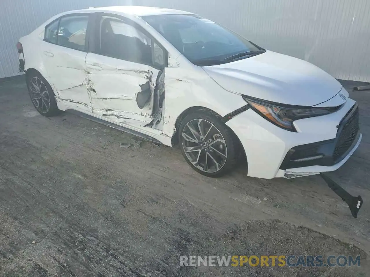 4 Photograph of a damaged car 5YFT4MCE4NP130098 TOYOTA COROLLA 2022