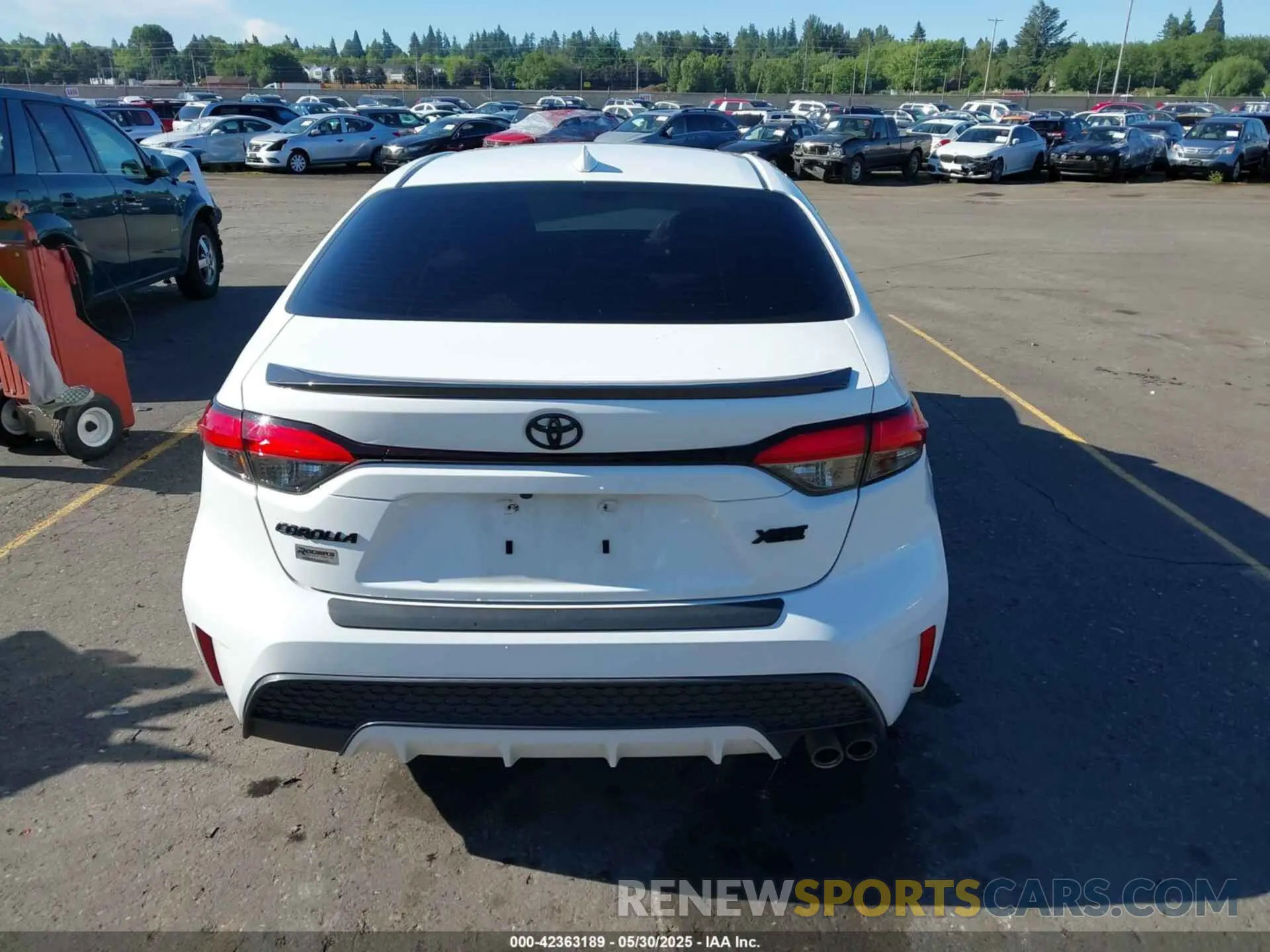 16 Photograph of a damaged car 5YFT4MCE5NP134032 TOYOTA COROLLA 2022