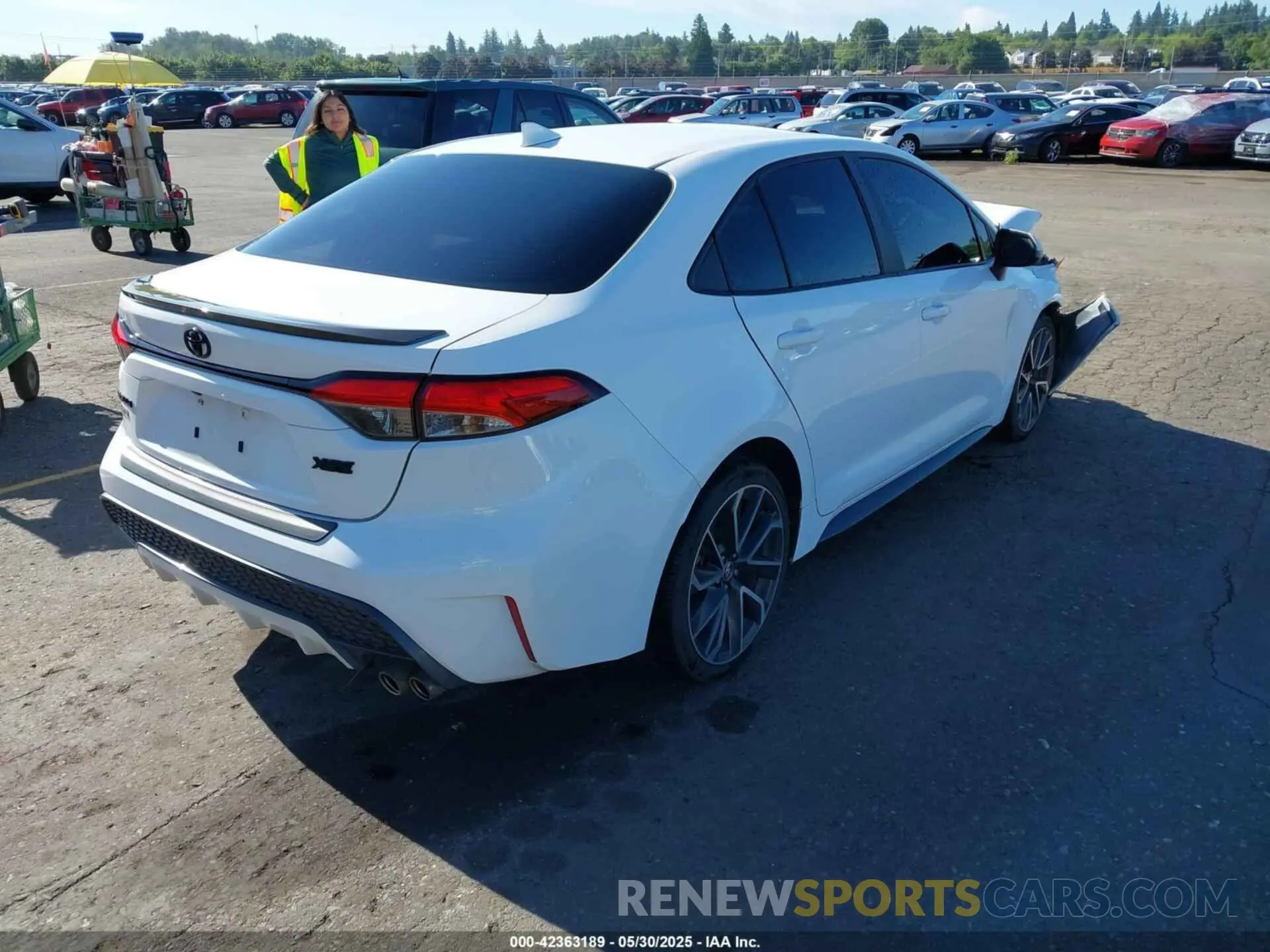 4 Photograph of a damaged car 5YFT4MCE5NP134032 TOYOTA COROLLA 2022