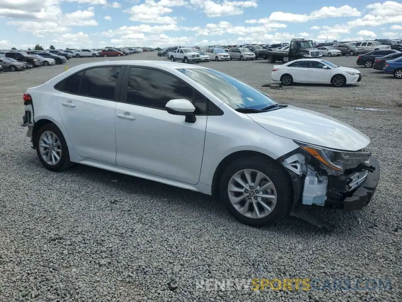 4 Photograph of a damaged car 5YFVPMAE0NP378321 TOYOTA COROLLA 2022