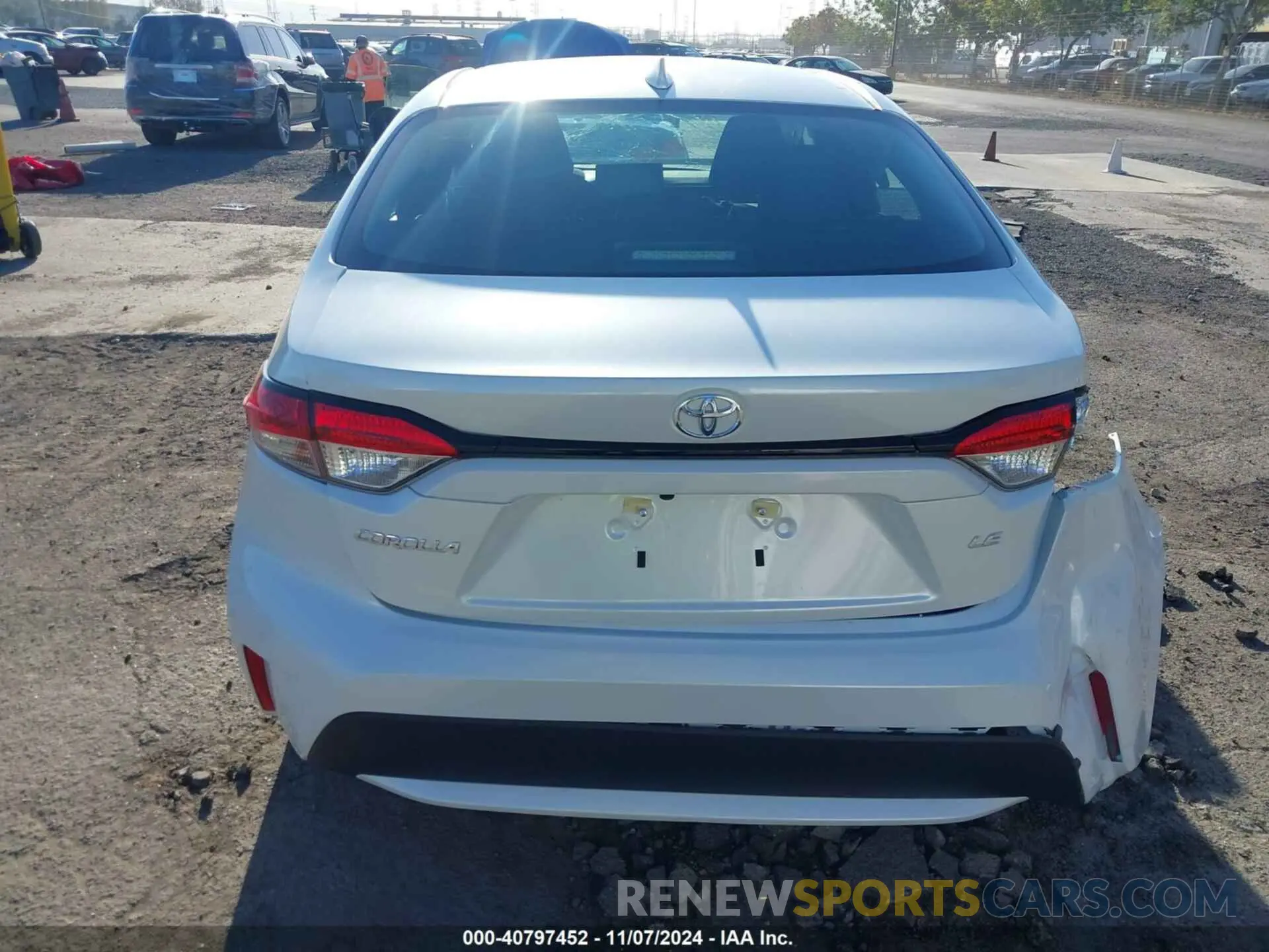 17 Photograph of a damaged car 5YFVPMAE1NP280429 TOYOTA COROLLA 2022