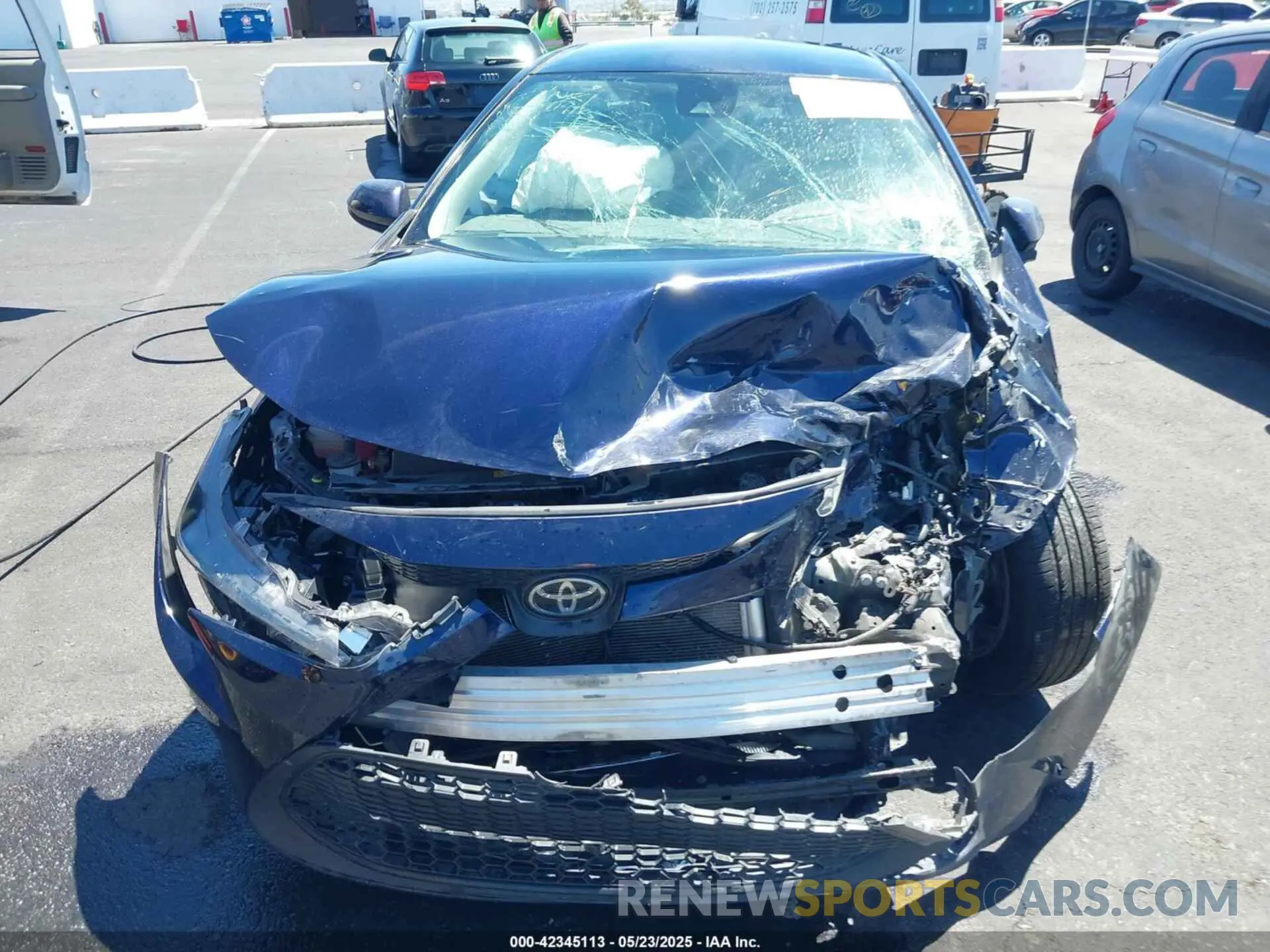11 Photograph of a damaged car 5YFVPMAE5NP291871 TOYOTA COROLLA 2022