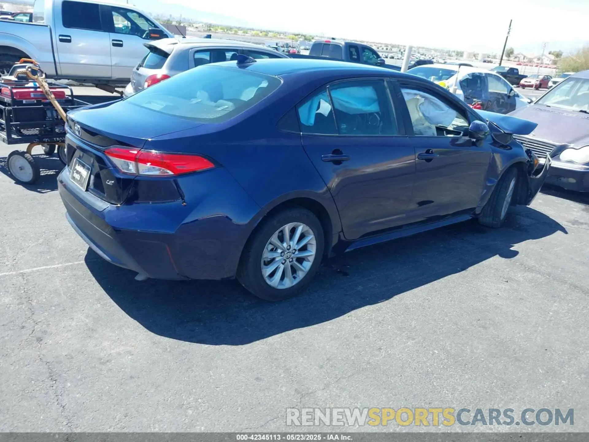 4 Photograph of a damaged car 5YFVPMAE5NP291871 TOYOTA COROLLA 2022