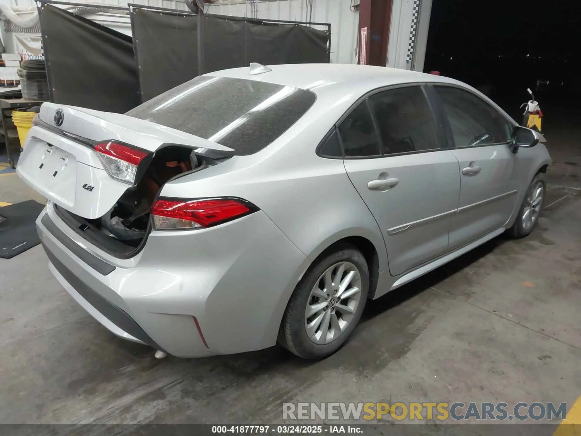 4 Photograph of a damaged car 5YFVPMAEXNP301360 TOYOTA COROLLA 2022