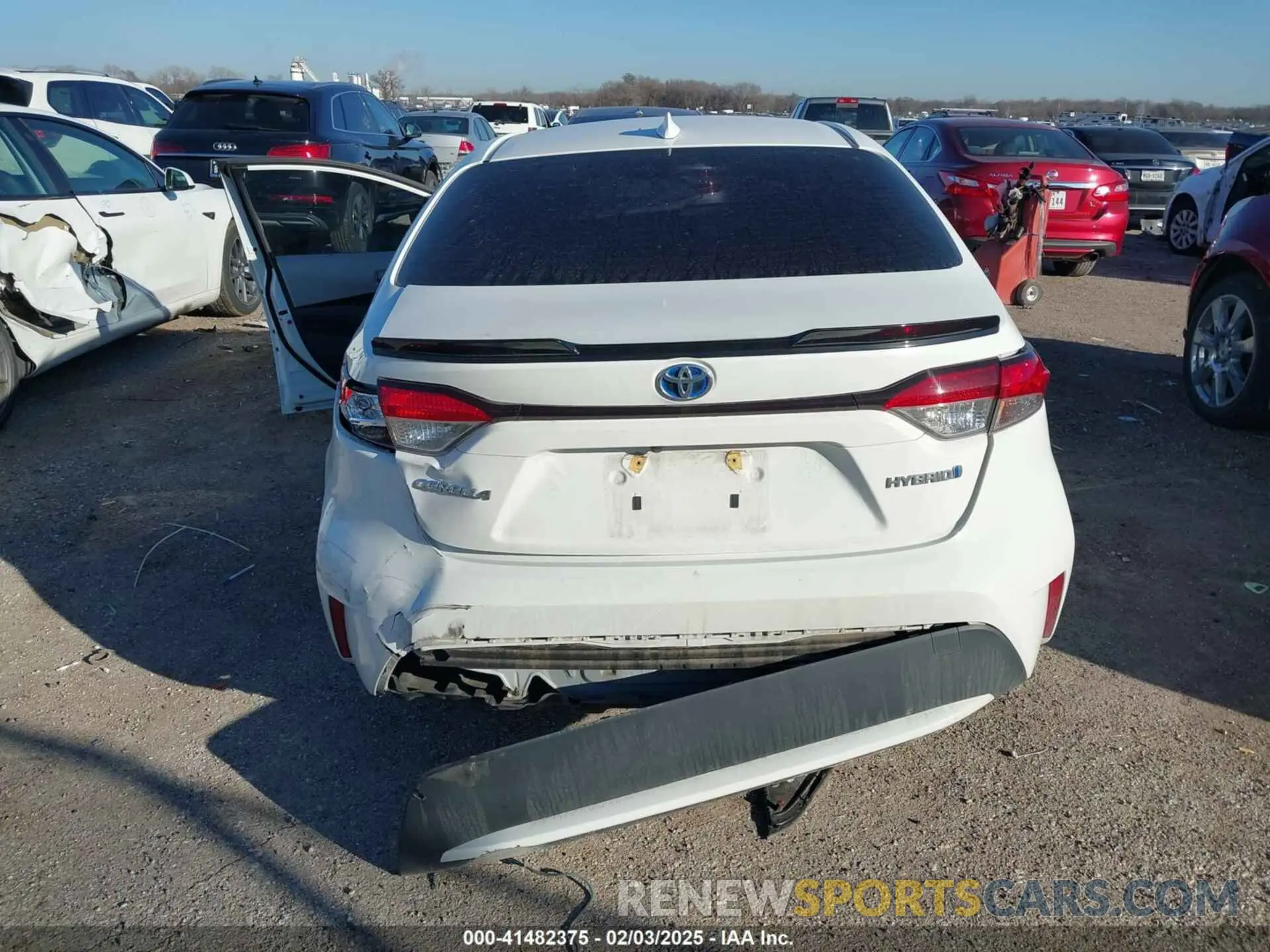 16 Photograph of a damaged car JTDEAMDE1NJ037740 TOYOTA COROLLA 2022