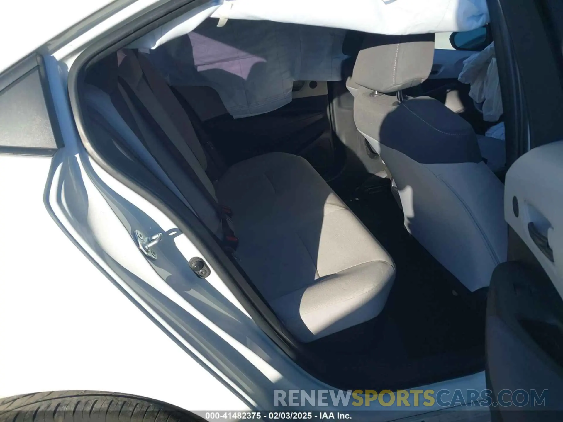8 Photograph of a damaged car JTDEAMDE1NJ037740 TOYOTA COROLLA 2022