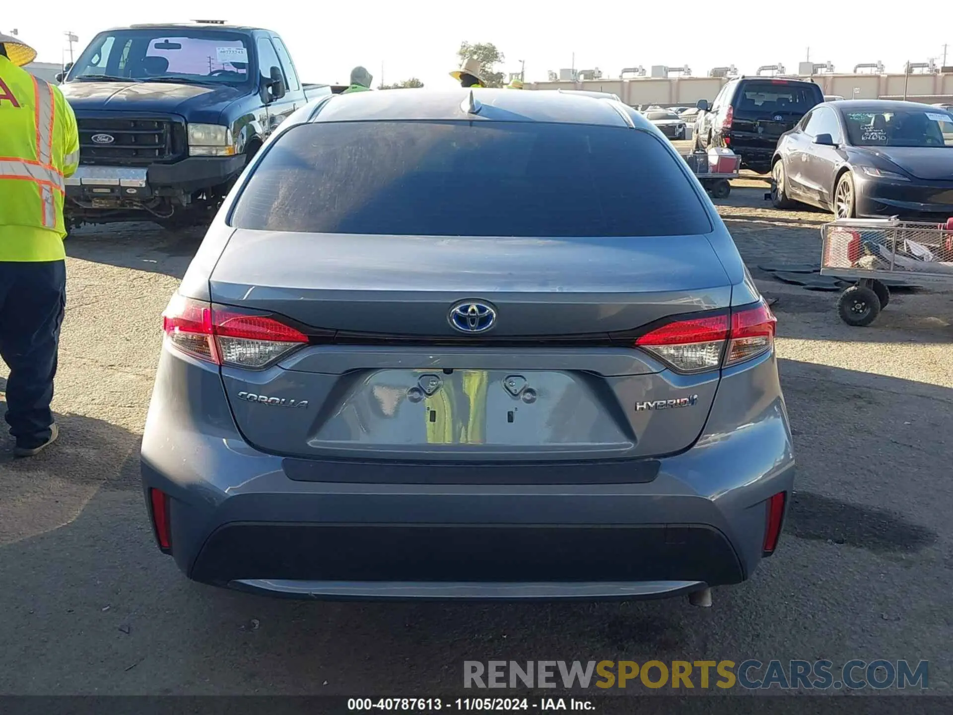 17 Photograph of a damaged car JTDEAMDE2N3012771 TOYOTA COROLLA 2022