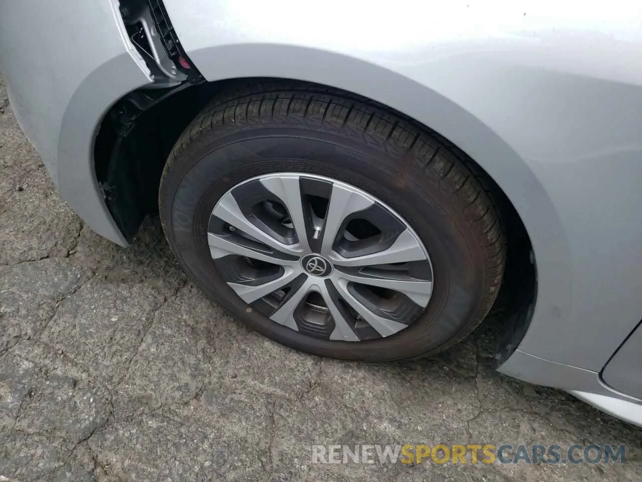 9 Photograph of a damaged car JTDEAMDE2NJ051081 TOYOTA COROLLA 2022