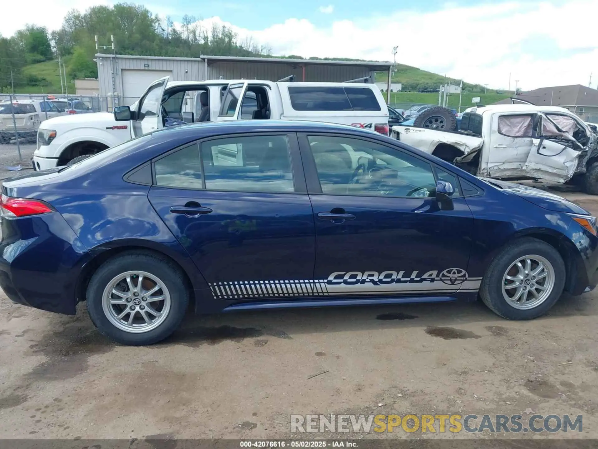 13 Photograph of a damaged car JTDEAMDE2NJ057110 TOYOTA COROLLA 2022
