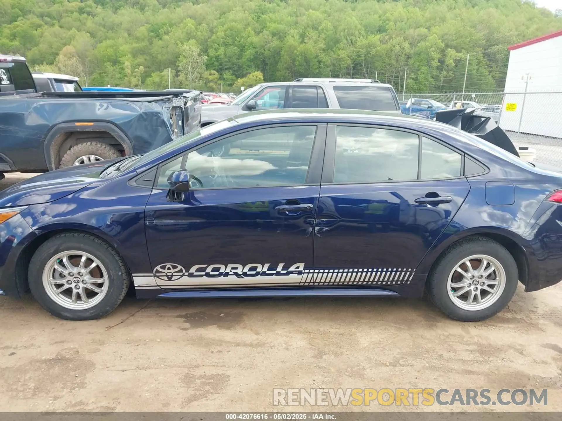 14 Photograph of a damaged car JTDEAMDE2NJ057110 TOYOTA COROLLA 2022