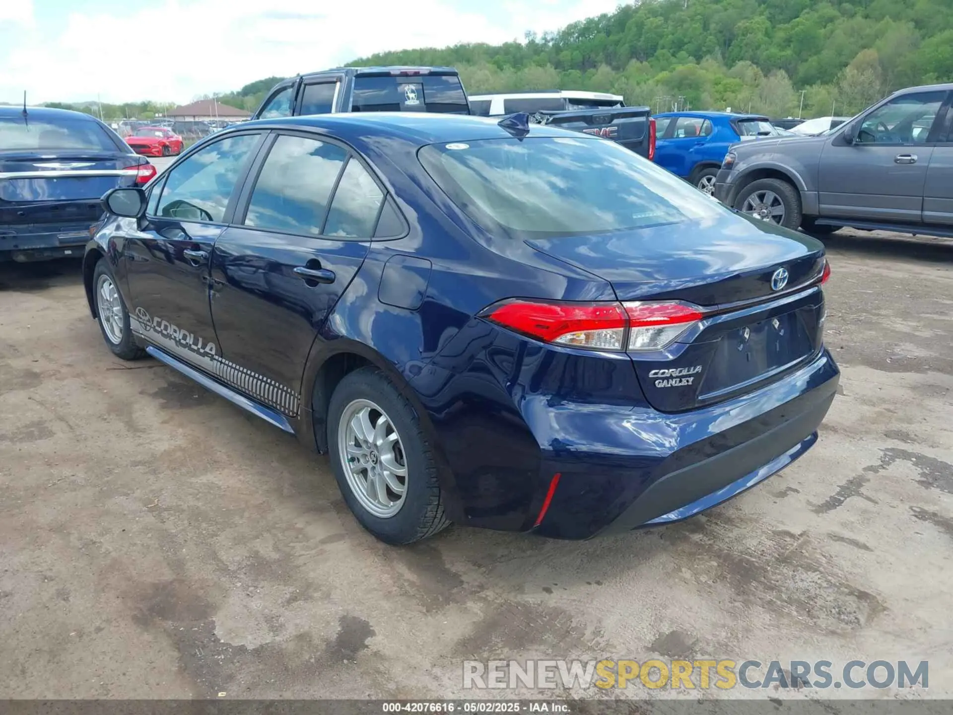 3 Photograph of a damaged car JTDEAMDE2NJ057110 TOYOTA COROLLA 2022