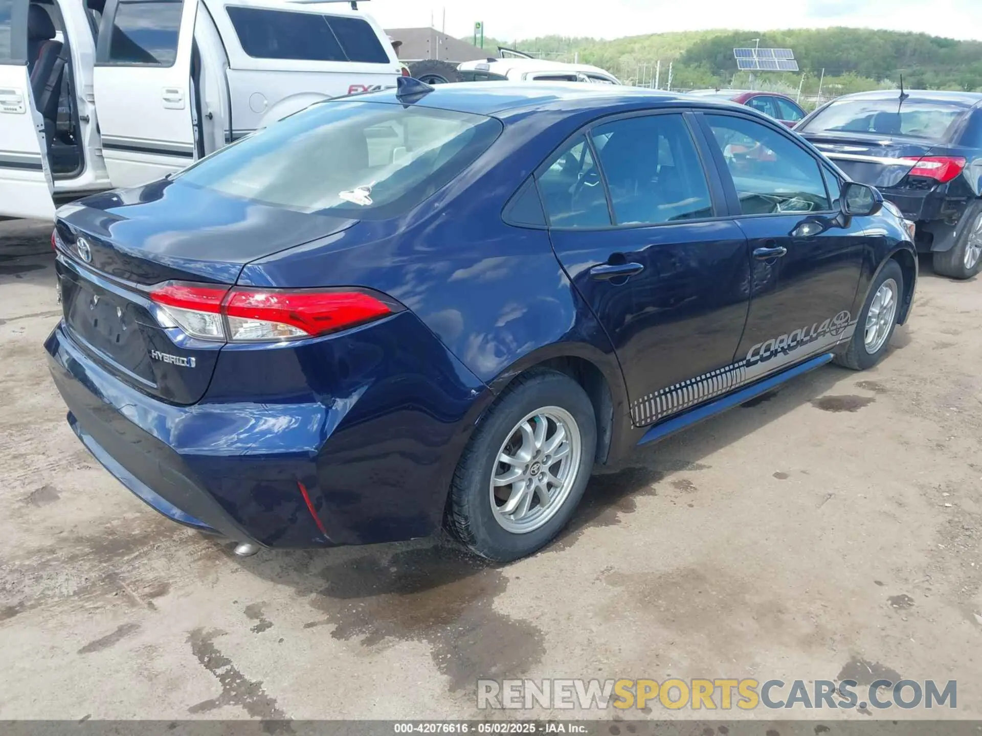 4 Photograph of a damaged car JTDEAMDE2NJ057110 TOYOTA COROLLA 2022