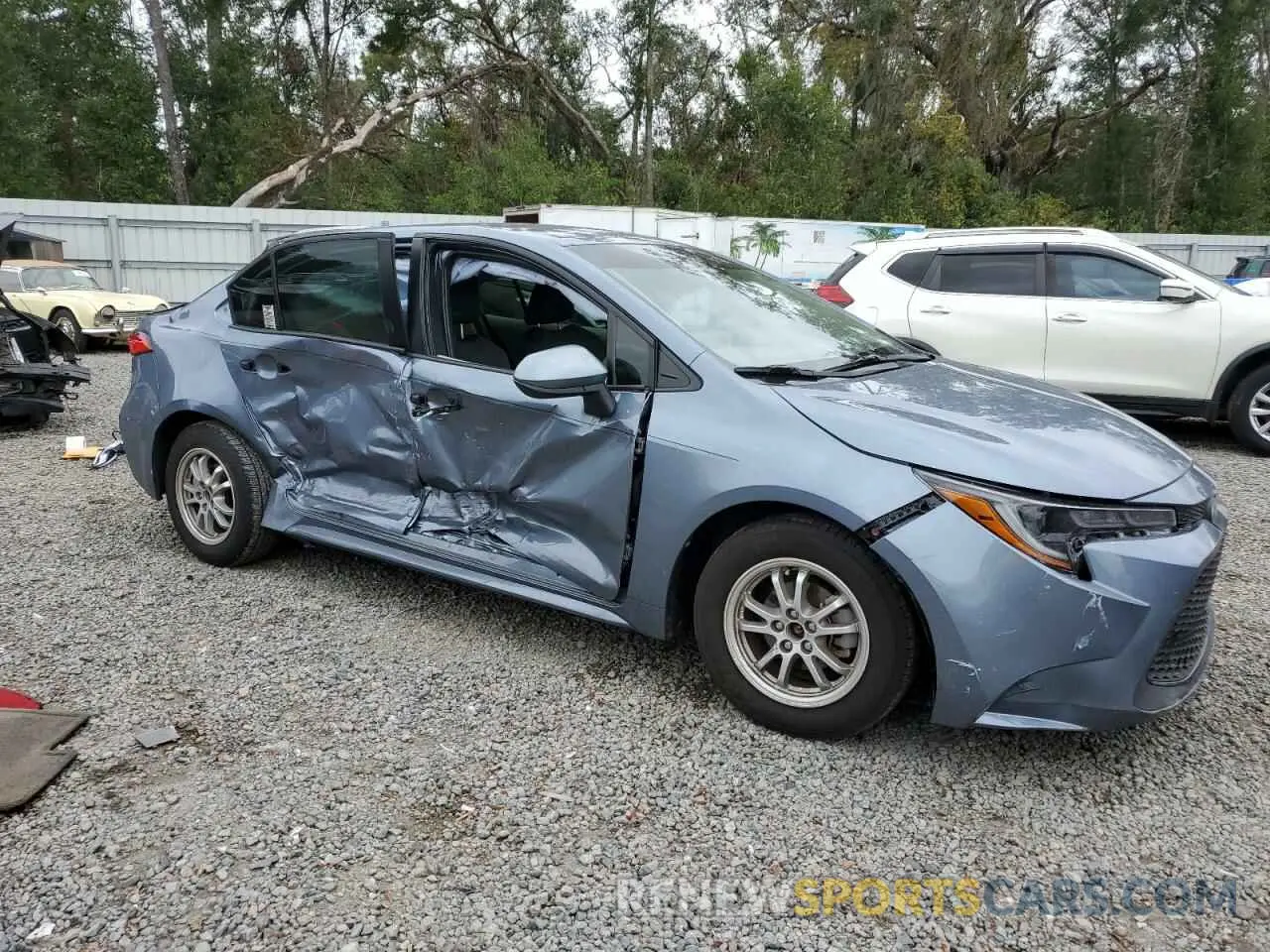 4 Photograph of a damaged car JTDEAMDE2NJ060511 TOYOTA COROLLA 2022
