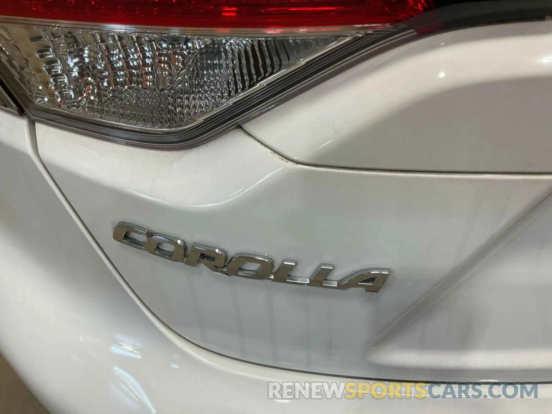 13 Photograph of a damaged car JTDEAMDE3N3005747 TOYOTA COROLLA 2022