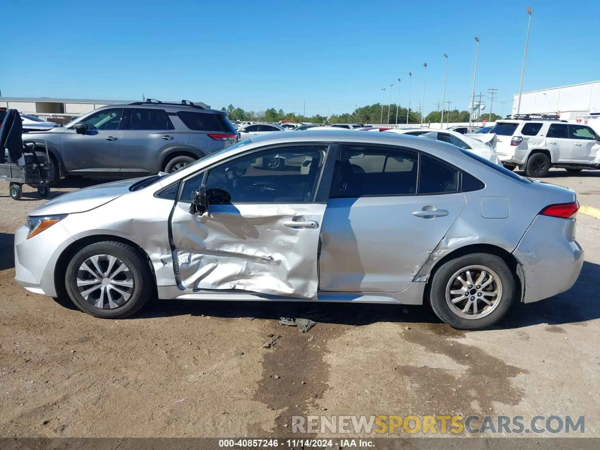 13 Photograph of a damaged car JTDEAMDE3NJ039151 TOYOTA COROLLA 2022