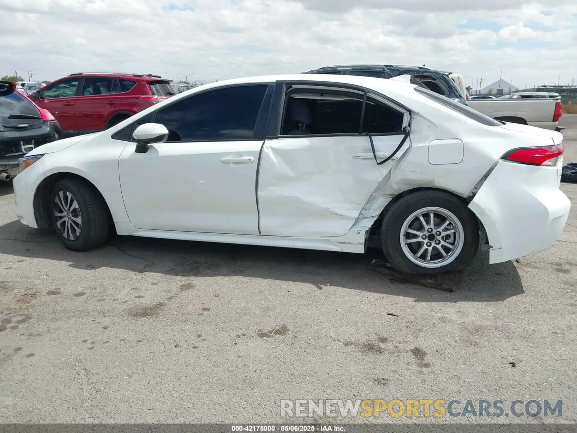 14 Photograph of a damaged car JTDEAMDE4N3001674 TOYOTA COROLLA 2022