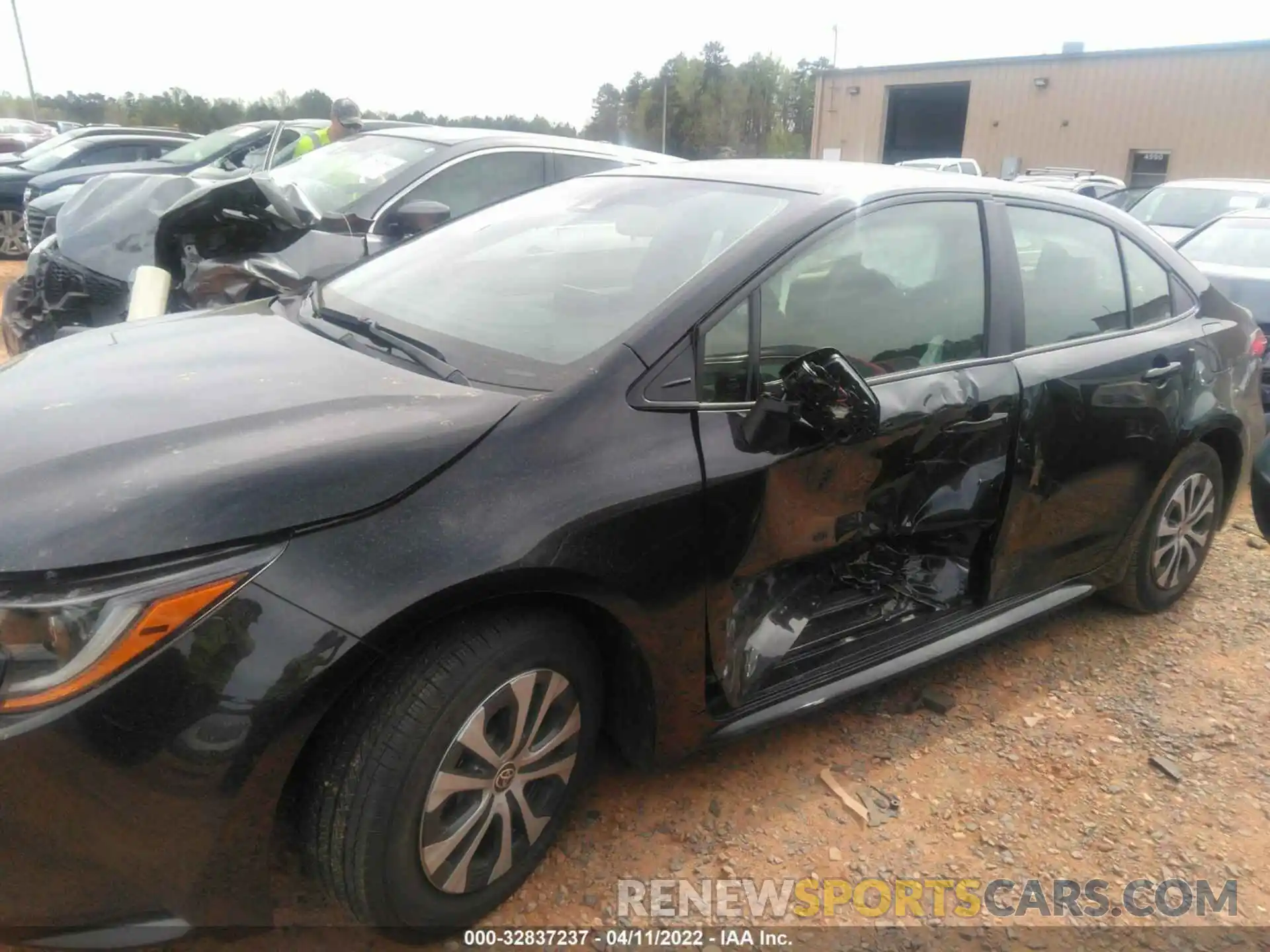 6 Photograph of a damaged car JTDEAMDE5NJ045419 TOYOTA COROLLA 2022