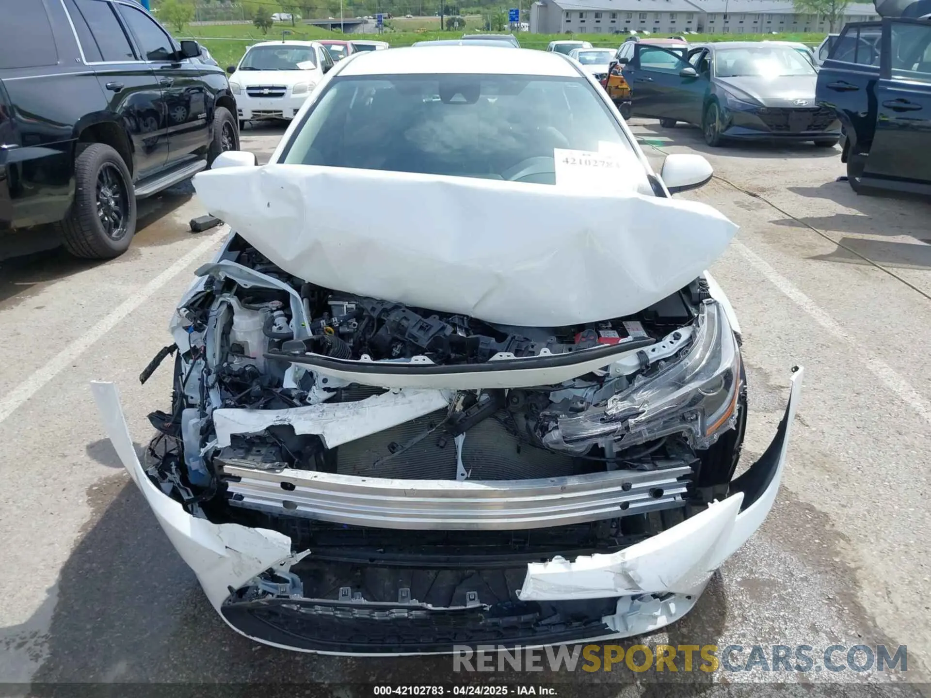 12 Photograph of a damaged car JTDEAMDE6NJ036938 TOYOTA COROLLA 2022