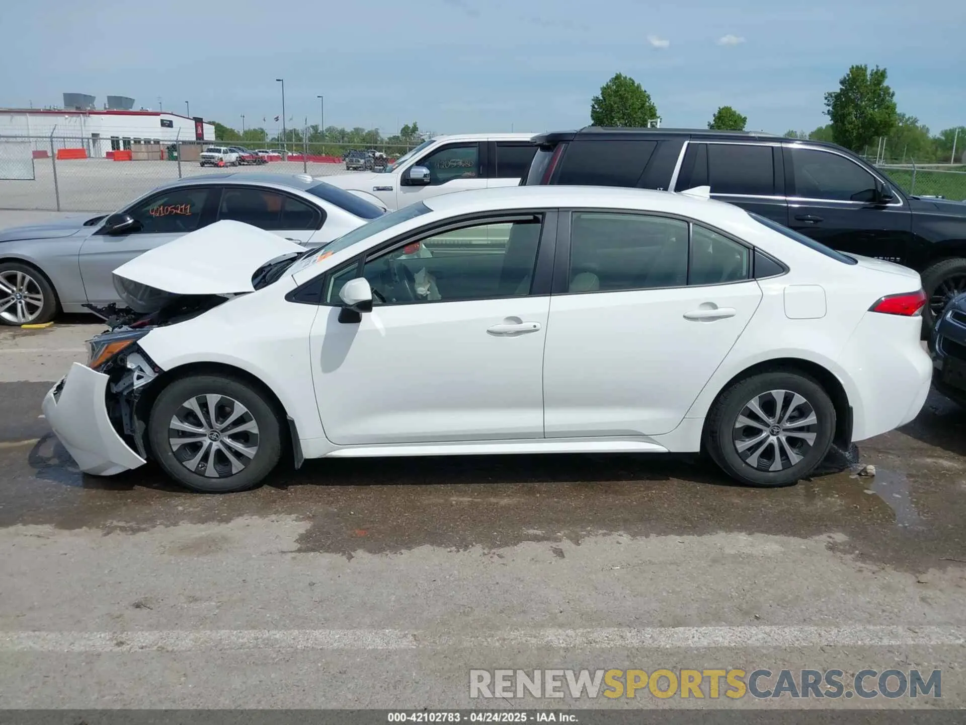 14 Photograph of a damaged car JTDEAMDE6NJ036938 TOYOTA COROLLA 2022