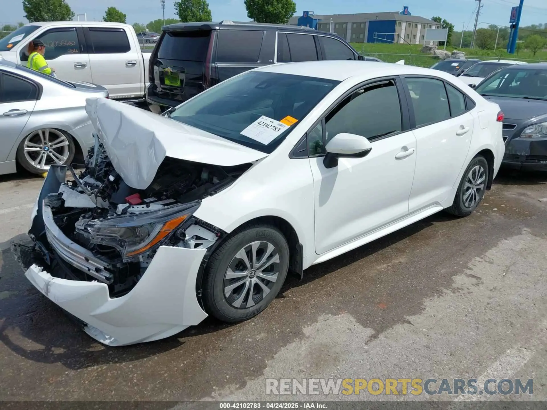 2 Photograph of a damaged car JTDEAMDE6NJ036938 TOYOTA COROLLA 2022