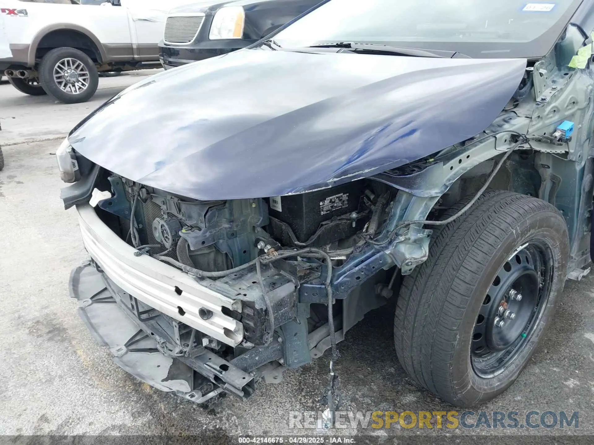 19 Photograph of a damaged car JTDEAMDE6NJ049043 TOYOTA COROLLA 2022