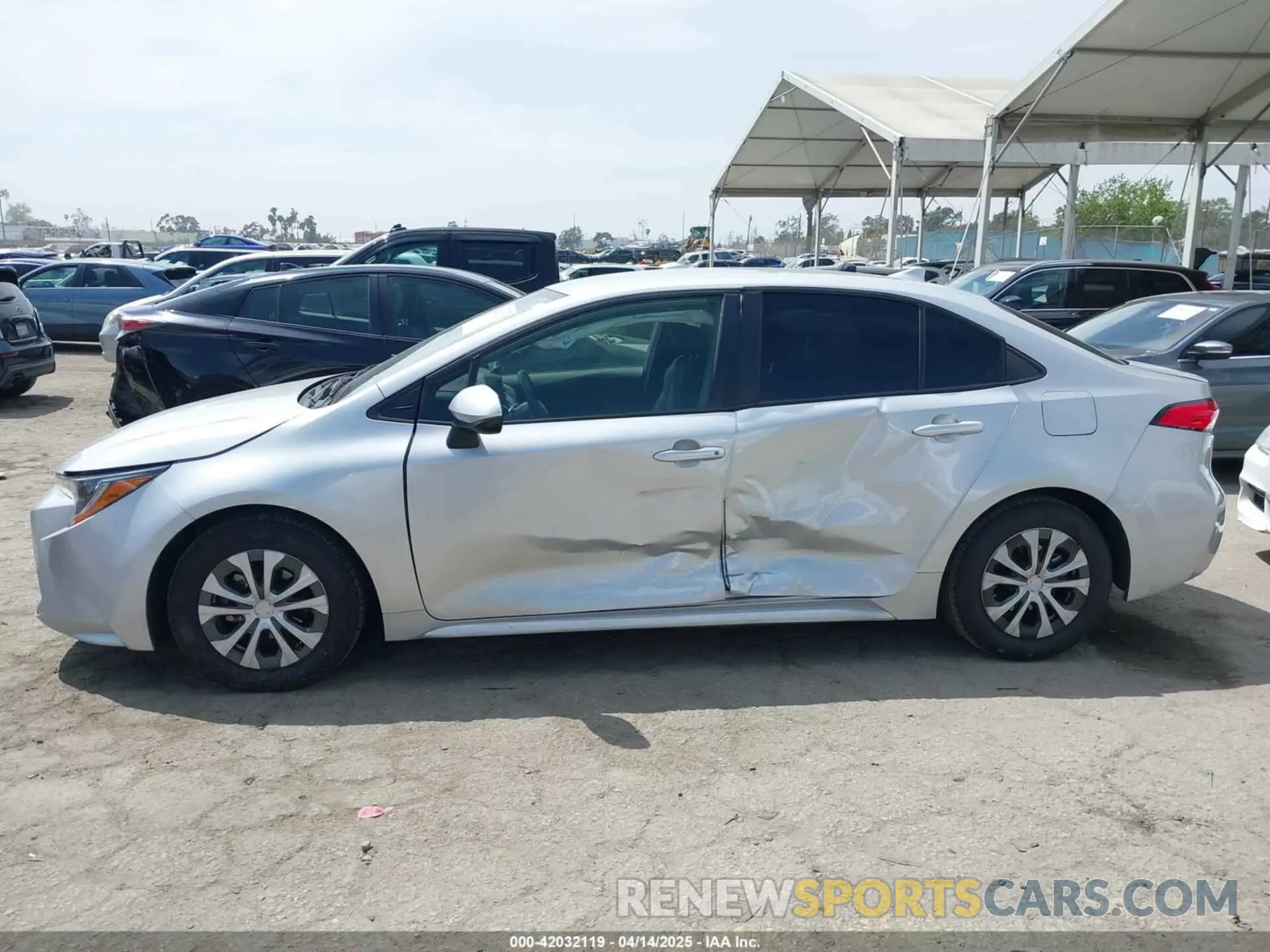14 Photograph of a damaged car JTDEAMDE6NJ056705 TOYOTA COROLLA 2022