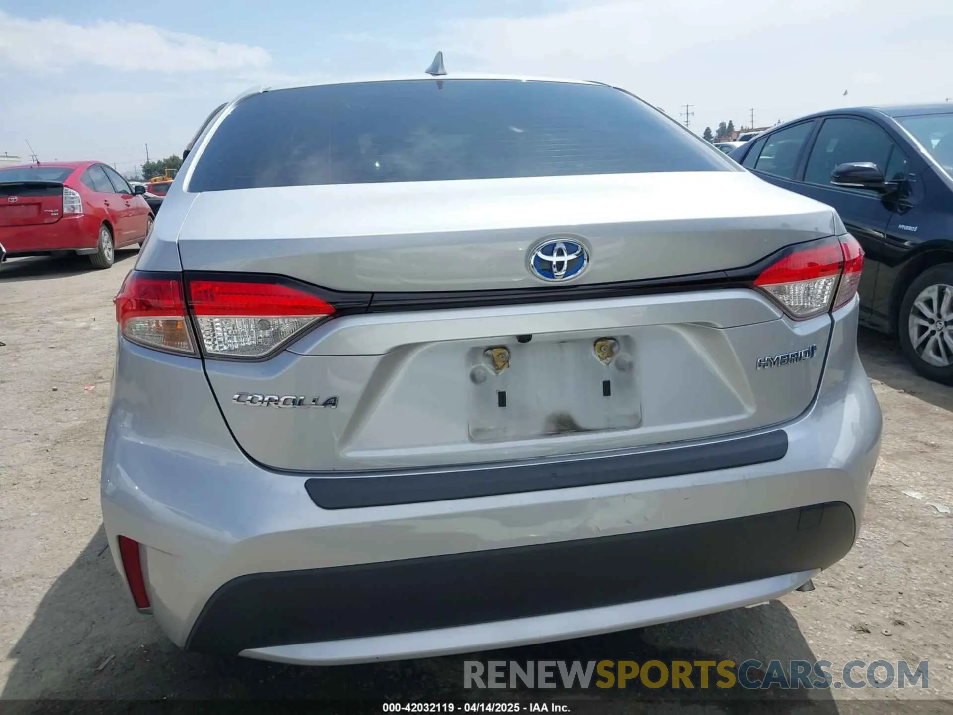 16 Photograph of a damaged car JTDEAMDE6NJ056705 TOYOTA COROLLA 2022