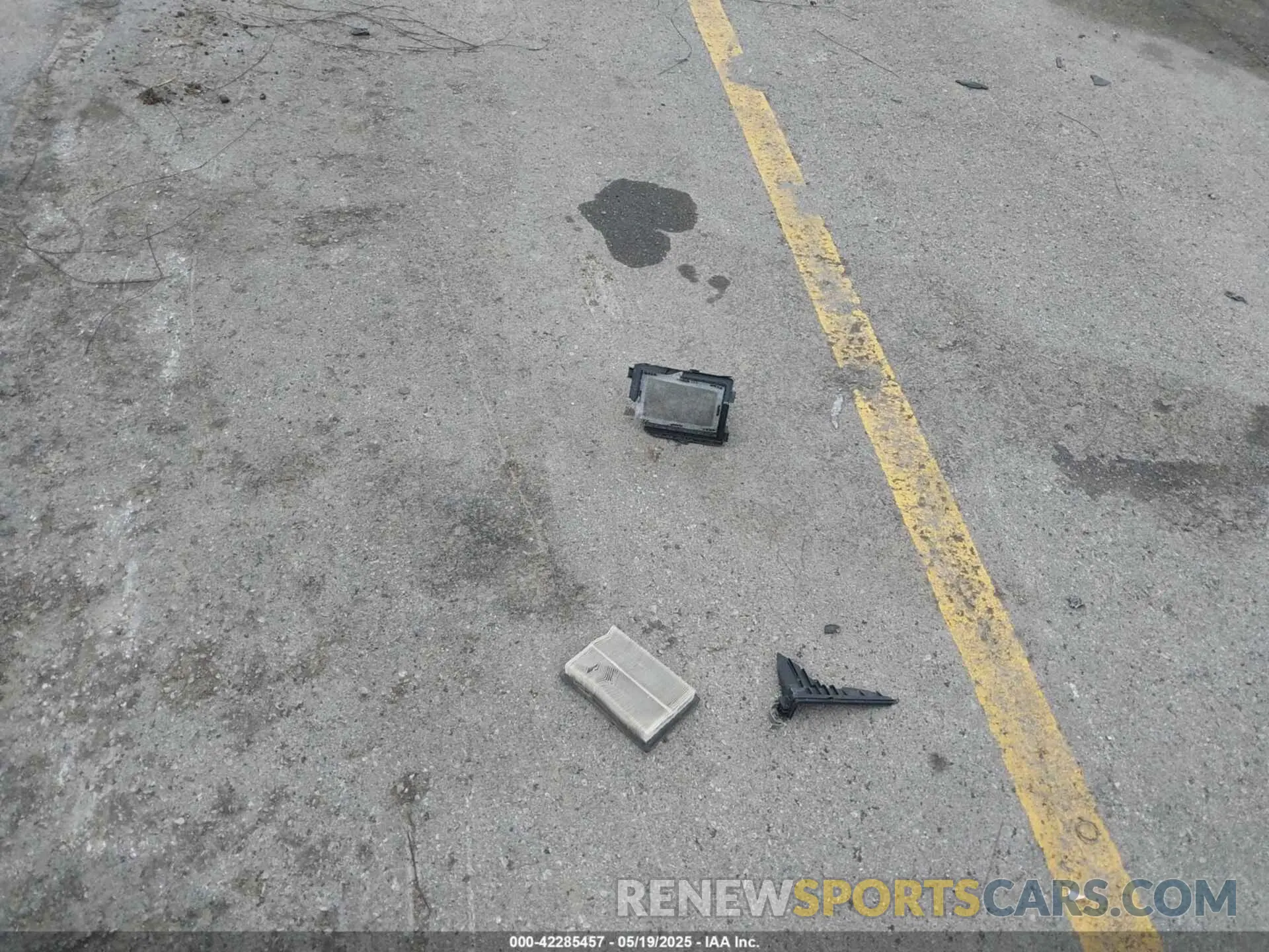 12 Photograph of a damaged car JTDEAMDE7NJ037256 TOYOTA COROLLA 2022