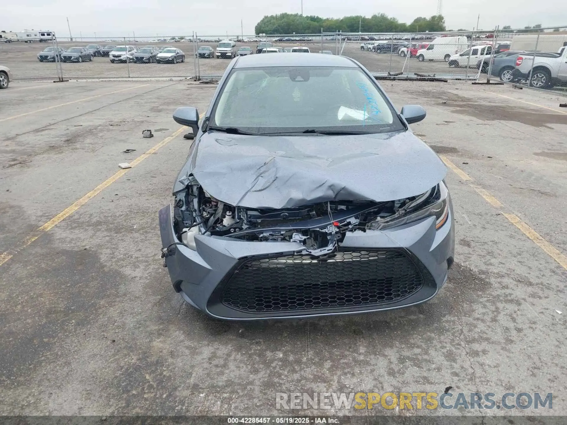 13 Photograph of a damaged car JTDEAMDE7NJ037256 TOYOTA COROLLA 2022