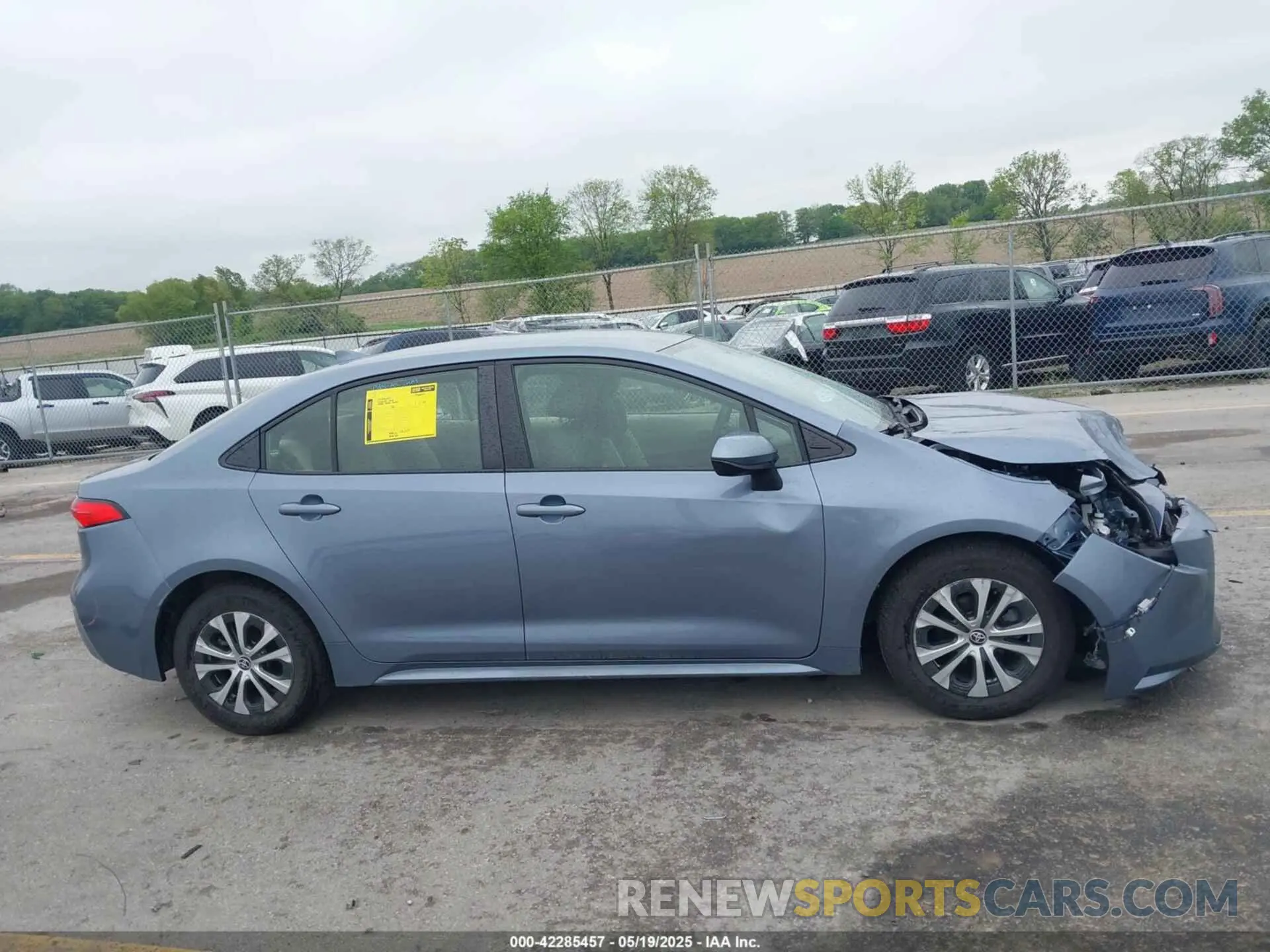 14 Photograph of a damaged car JTDEAMDE7NJ037256 TOYOTA COROLLA 2022