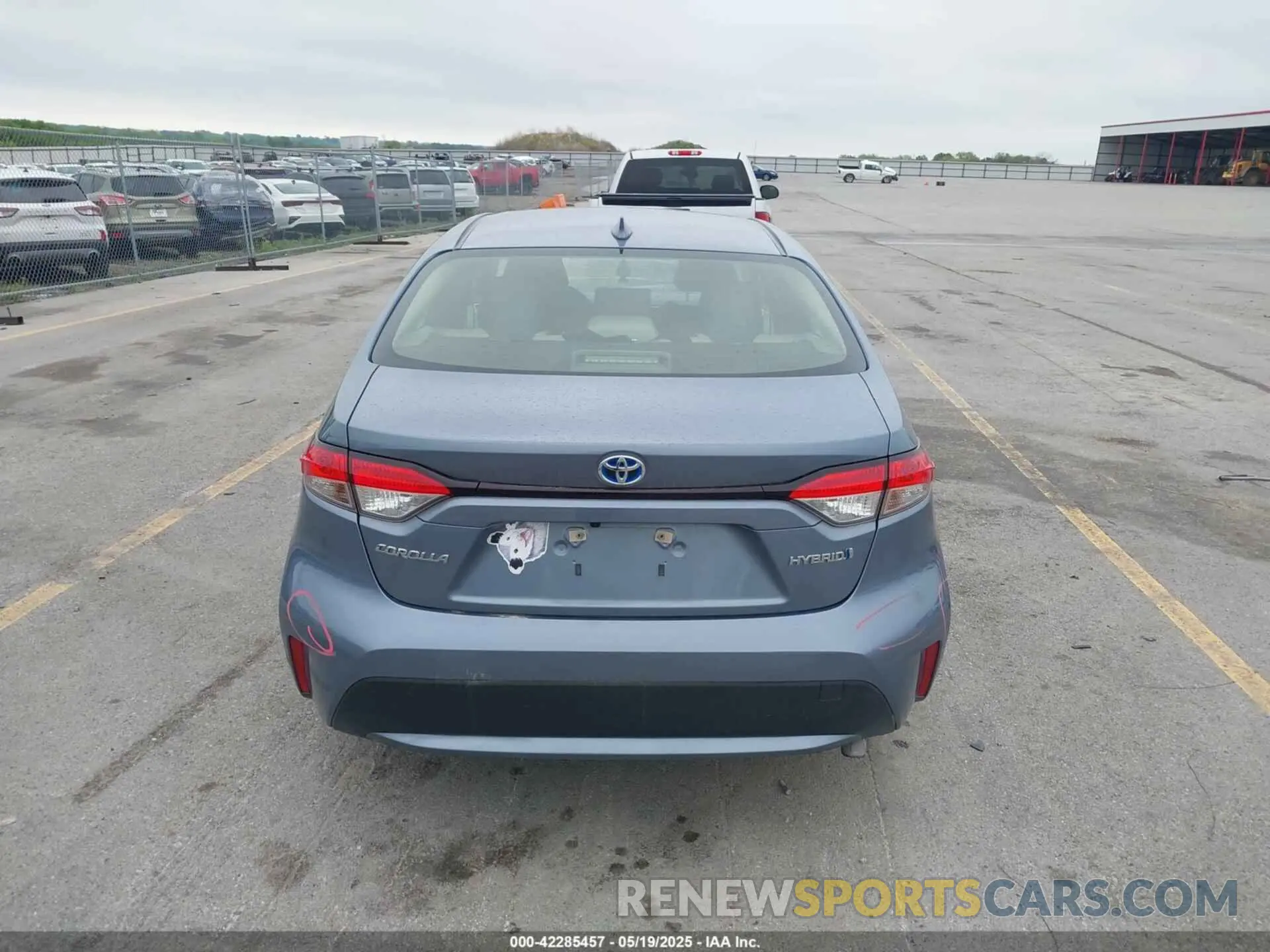 17 Photograph of a damaged car JTDEAMDE7NJ037256 TOYOTA COROLLA 2022