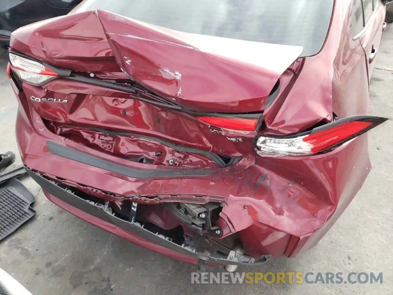 9 Photograph of a damaged car JTDEAMDE7NJ040383 TOYOTA COROLLA 2022