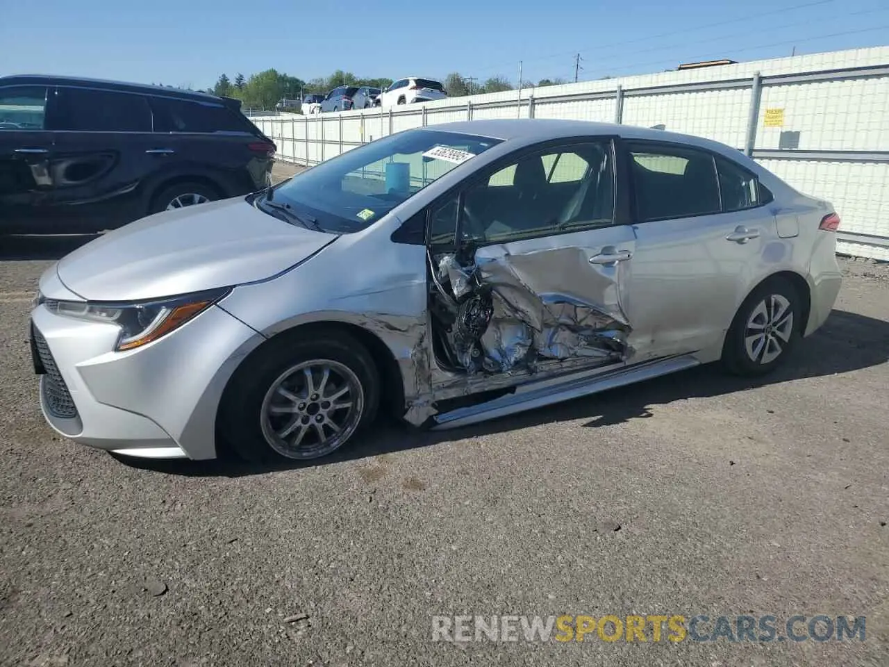 1 Photograph of a damaged car JTDEAMDE7NJ043283 TOYOTA COROLLA 2022