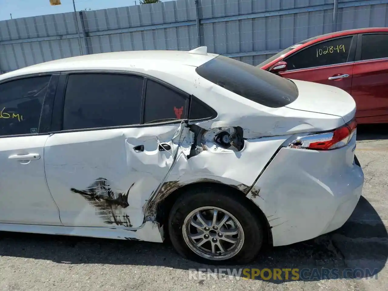 9 Photograph of a damaged car JTDEAMDE8NJ036956 TOYOTA COROLLA 2022