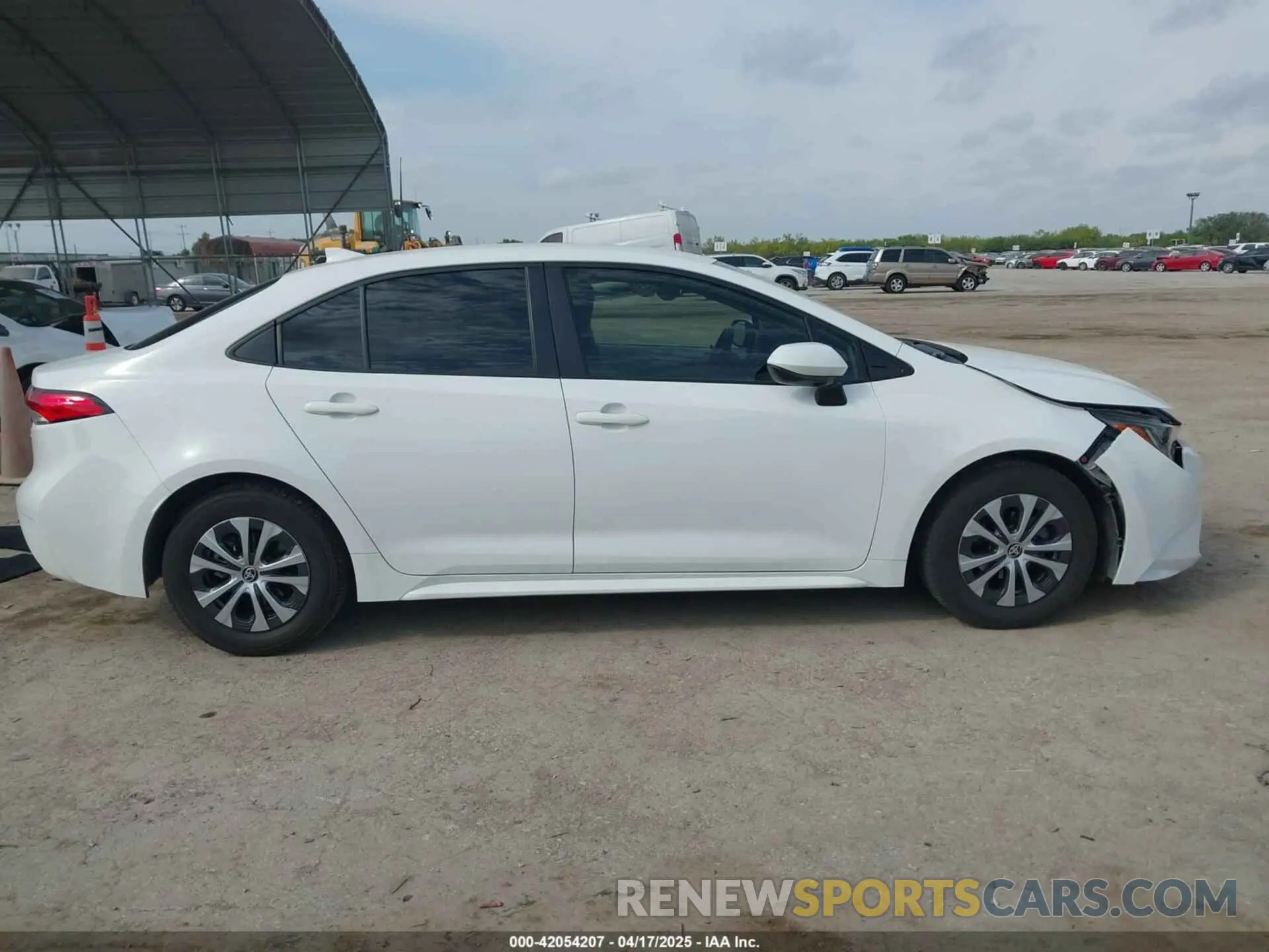 13 Photograph of a damaged car JTDEAMDE8NJ037587 TOYOTA COROLLA 2022