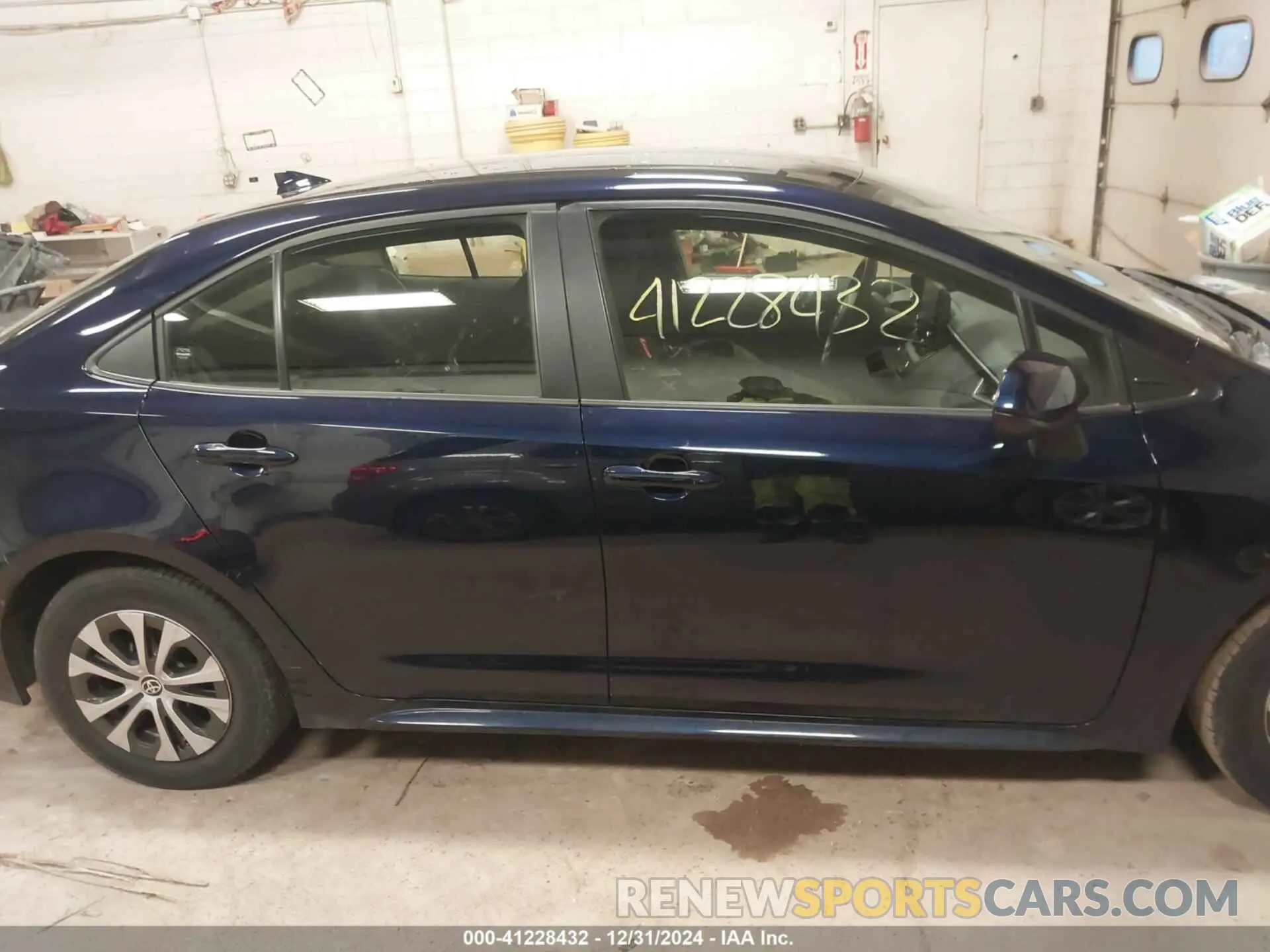13 Photograph of a damaged car JTDEAMDE8NJ046578 TOYOTA COROLLA 2022