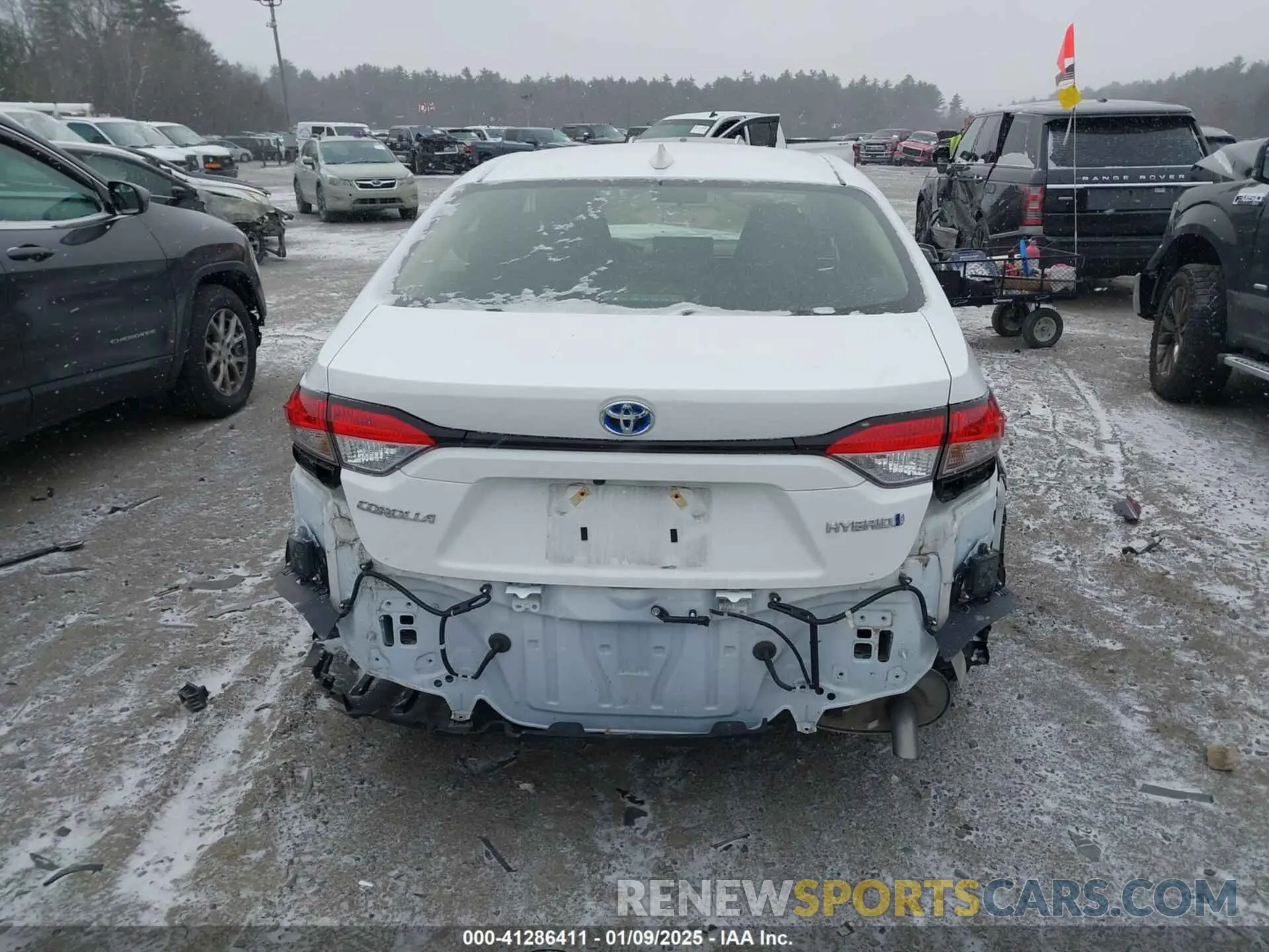 17 Photograph of a damaged car JTDEAMDE9N3009933 TOYOTA COROLLA 2022