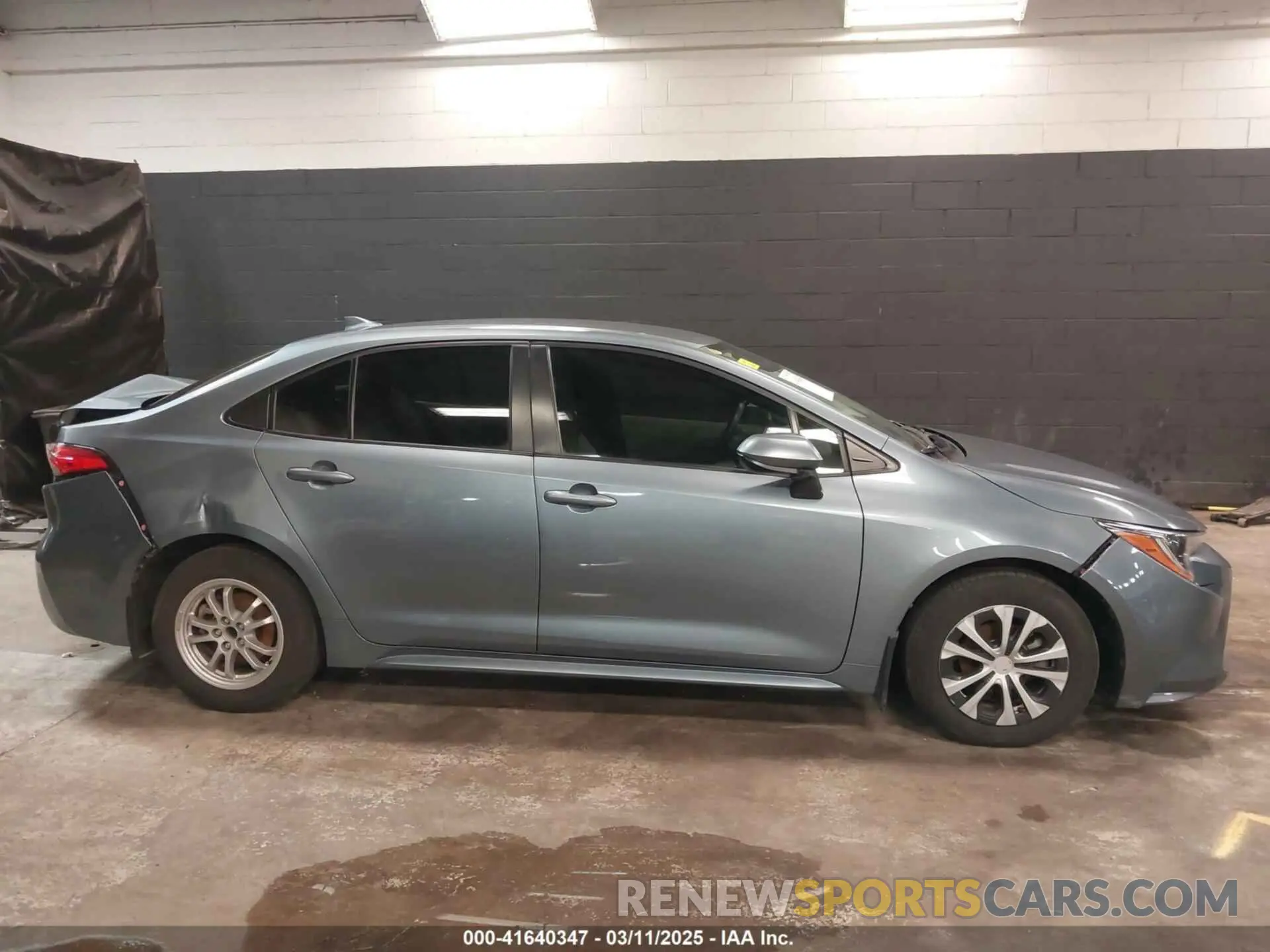 13 Photograph of a damaged car JTDEAMDE9NJ038098 TOYOTA COROLLA 2022