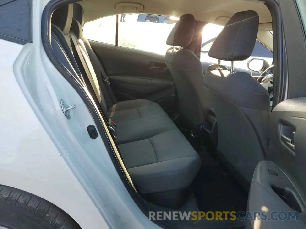 10 Photograph of a damaged car JTDEAMDE9NJ038988 TOYOTA COROLLA 2022