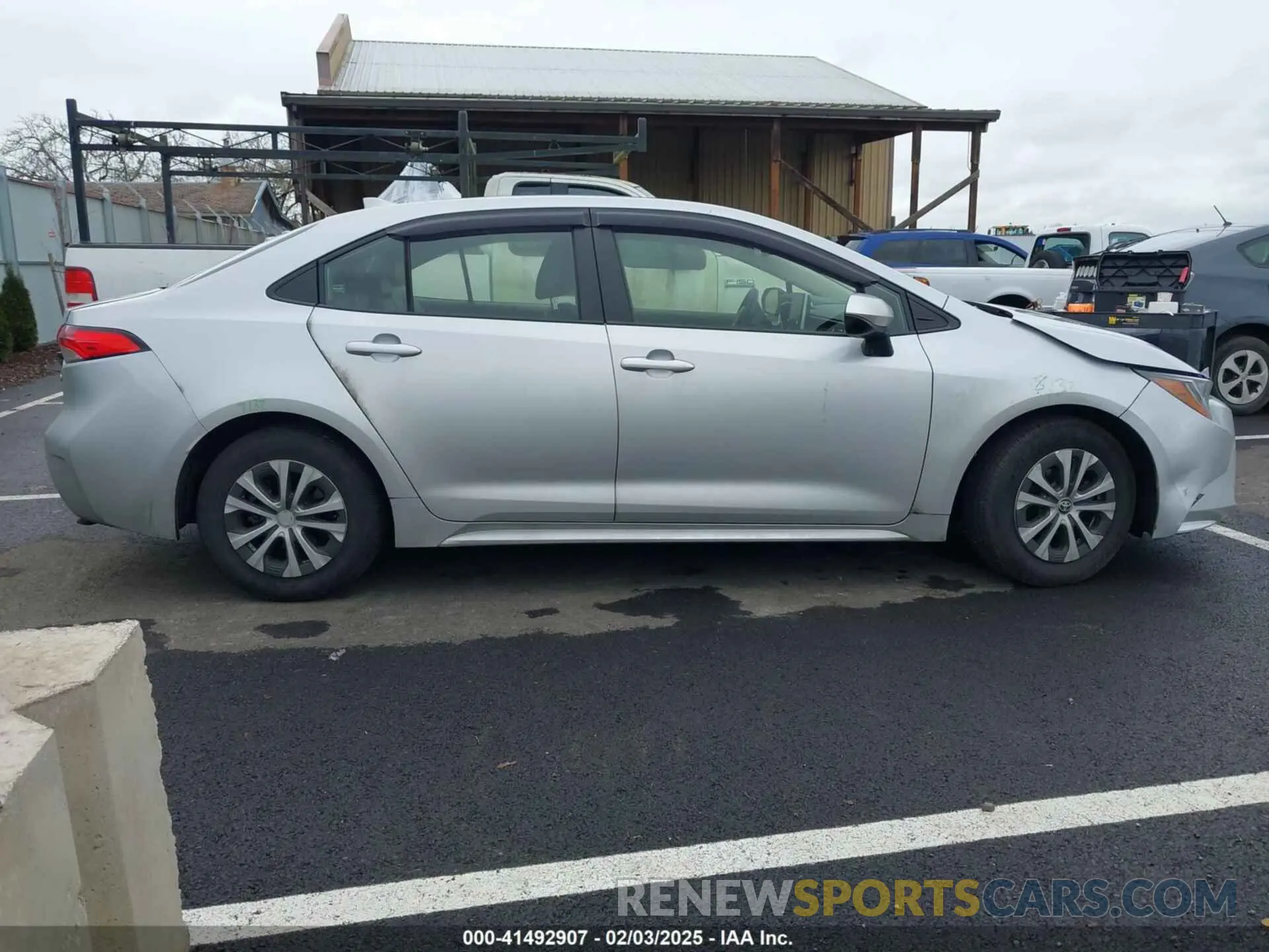 13 Photograph of a damaged car JTDEAMDE9NJ042023 TOYOTA COROLLA 2022
