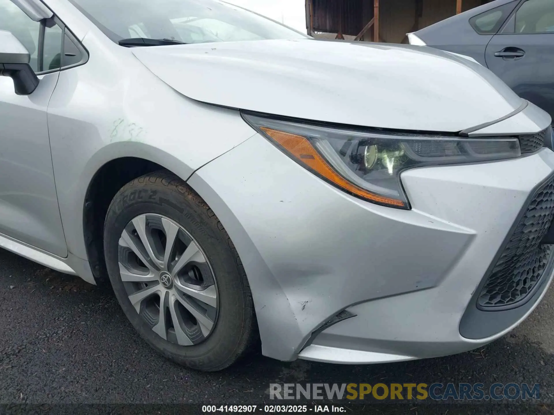 17 Photograph of a damaged car JTDEAMDE9NJ042023 TOYOTA COROLLA 2022