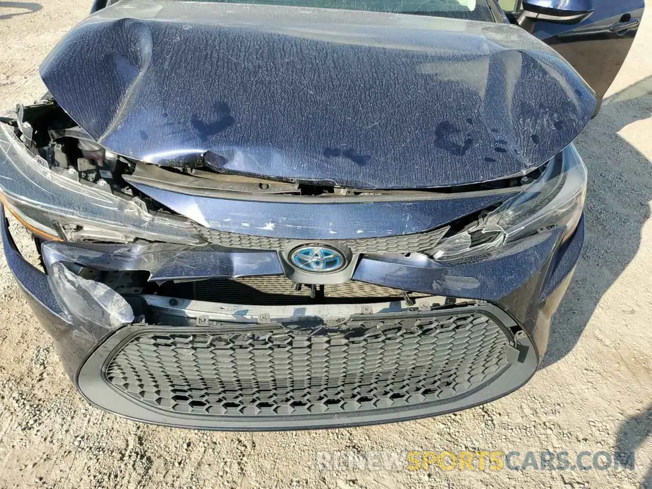 11 Photograph of a damaged car JTDEAMDE9NJ052230 TOYOTA COROLLA 2022