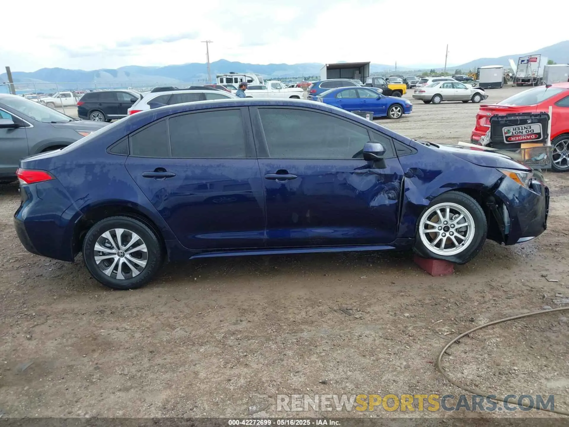 13 Photograph of a damaged car JTDEAMDE9NJ062269 TOYOTA COROLLA 2022