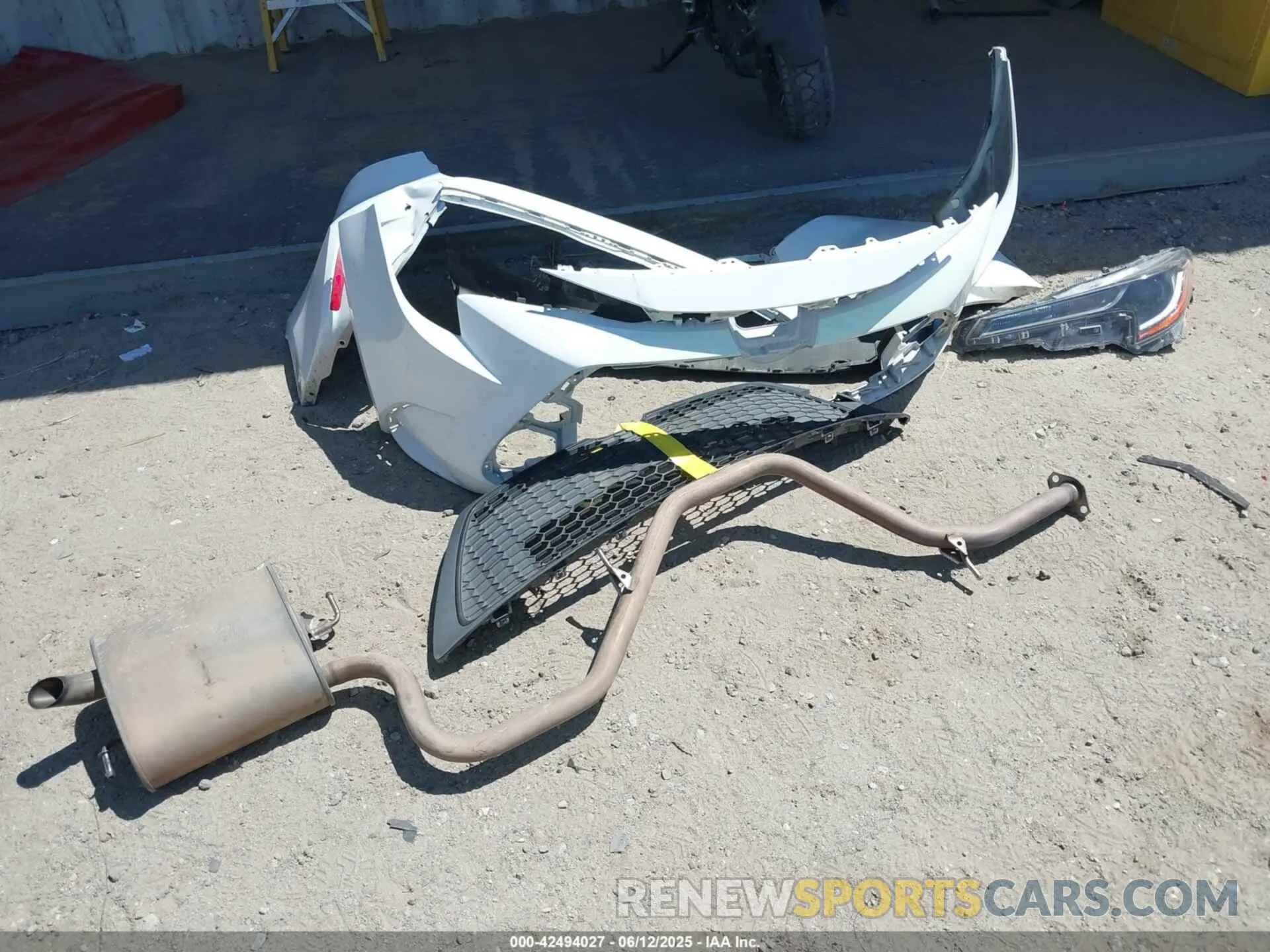 12 Photograph of a damaged car JTDEPMAE4N3002584 TOYOTA COROLLA 2022