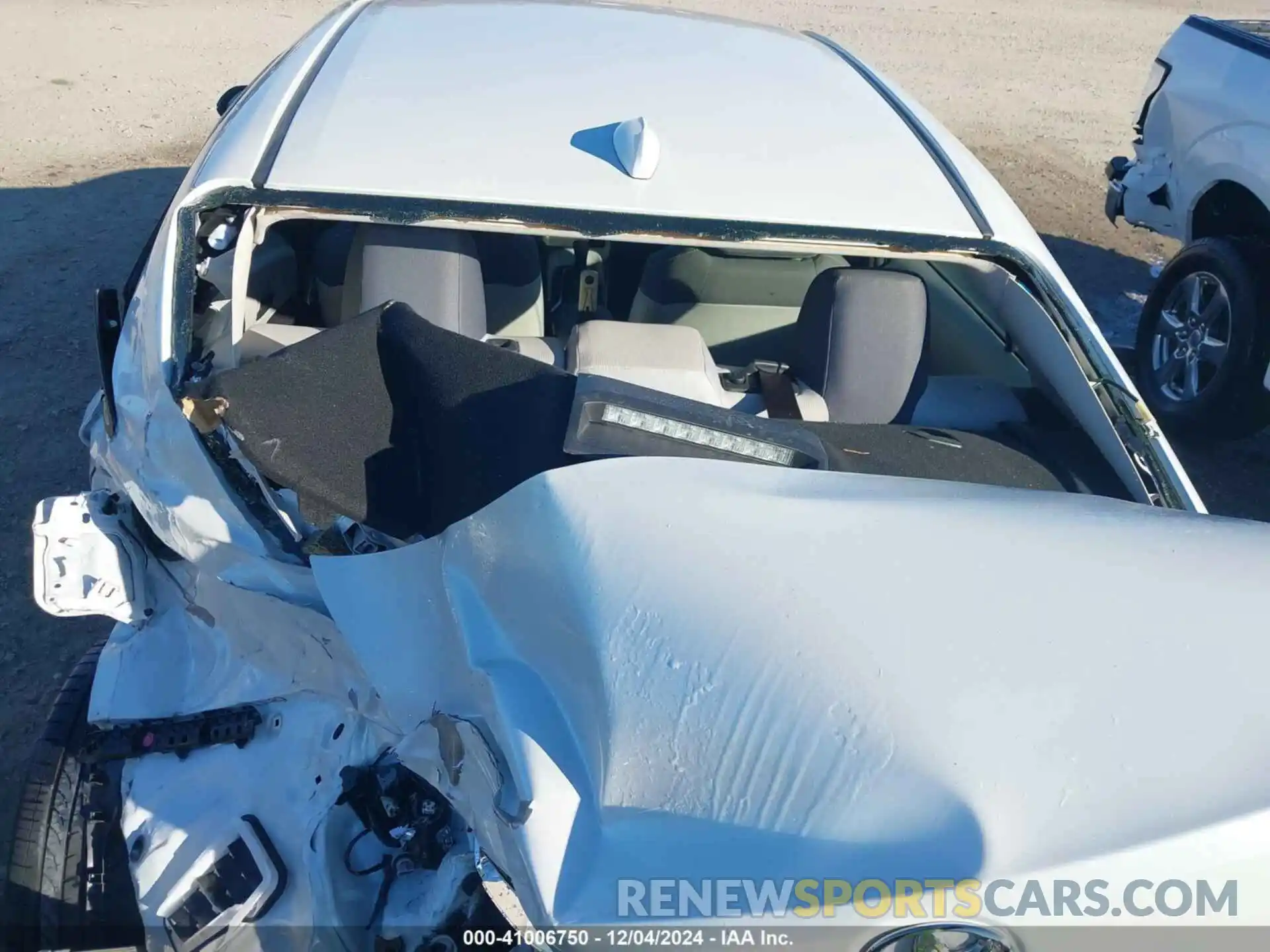 19 Photograph of a damaged car JTDEPMAE4N3004075 TOYOTA COROLLA 2022