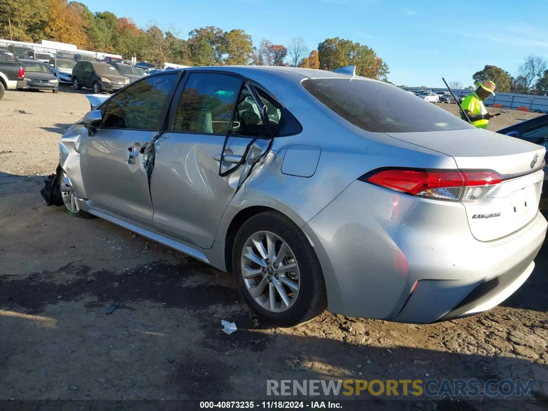 3 Photograph of a damaged car JTDVPMAE5NJ221999 TOYOTA COROLLA 2022