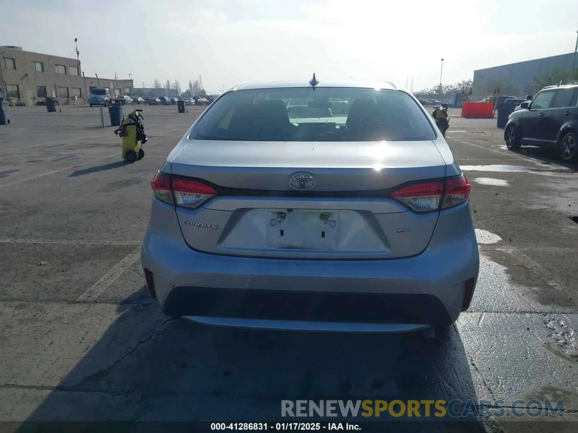17 Photograph of a damaged car JTDVPMAE7NJ229117 TOYOTA COROLLA 2022